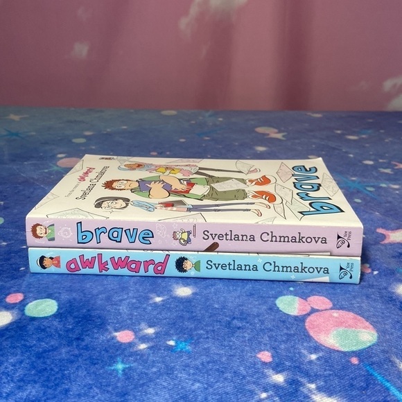 Lot of 2 Graphic Novels Awkward & Brave by Svetlana Chmakova - Picture 11 of 11